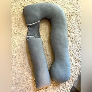 U-Shaped pregnancy pillow by Pharmedoc.